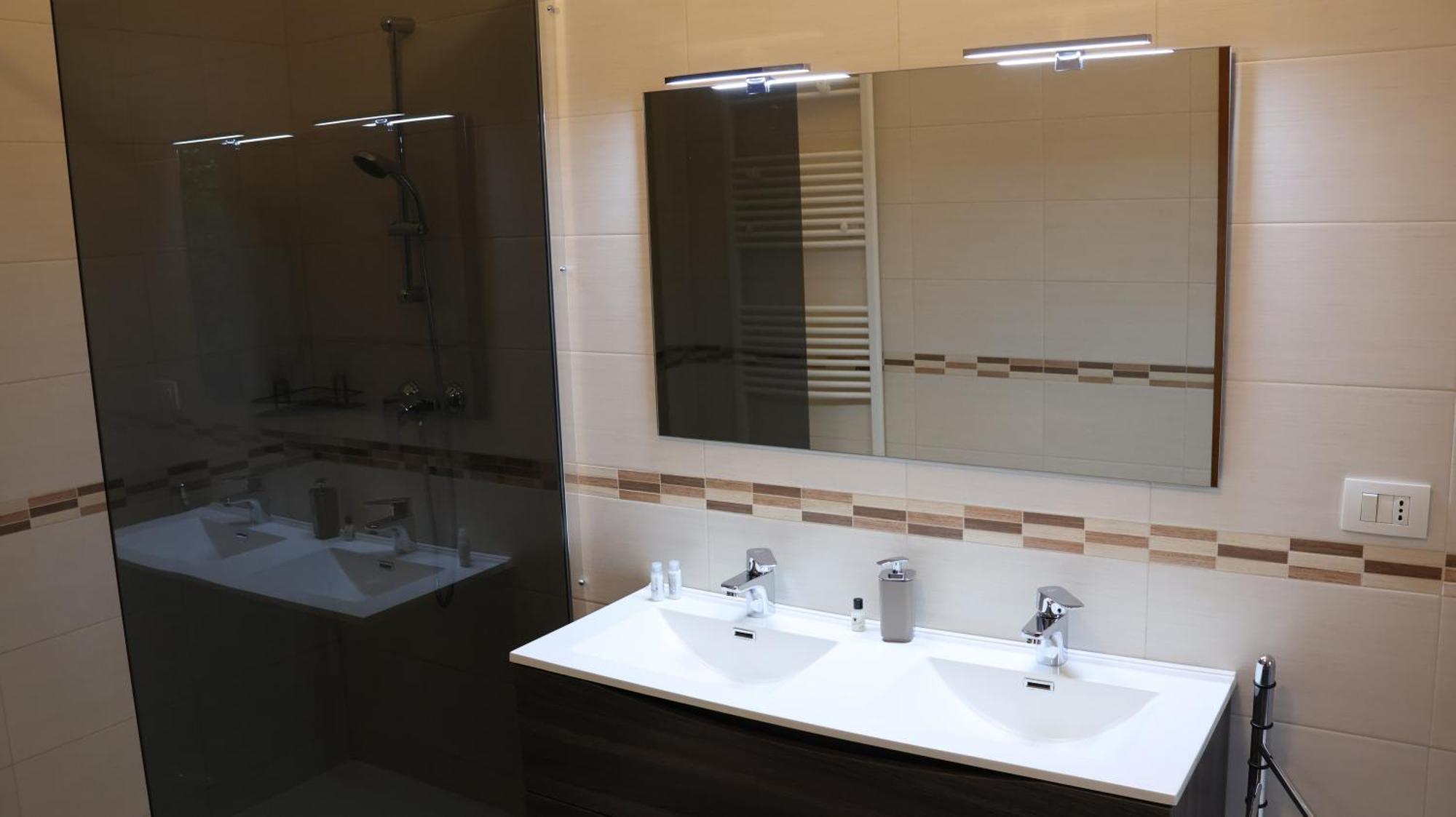 Lo Scoiattolo Bed & Breakfast เวโรนา ภายนอก รูปภาพ
