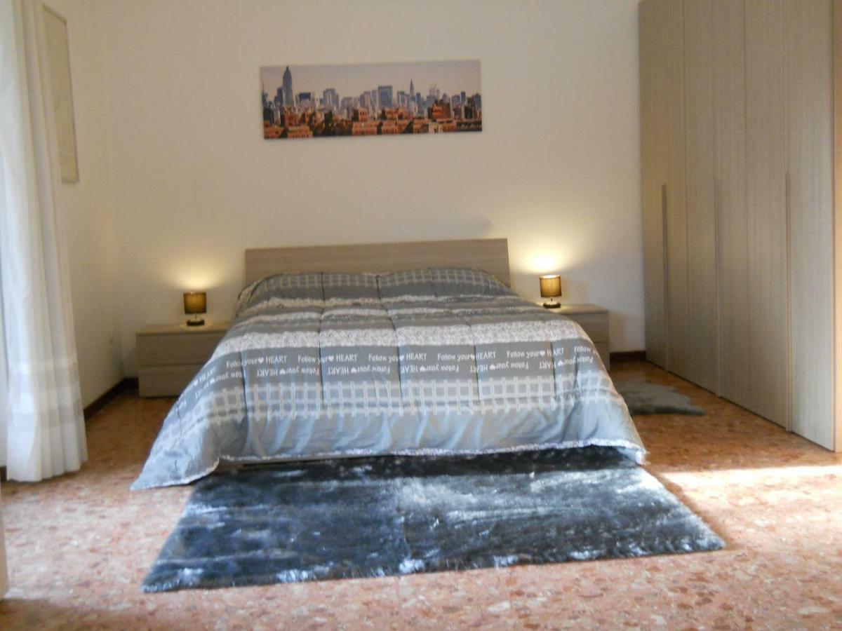 Lo Scoiattolo Bed & Breakfast เวโรนา ภายนอก รูปภาพ