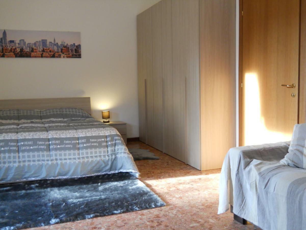 Lo Scoiattolo Bed & Breakfast เวโรนา ภายนอก รูปภาพ
