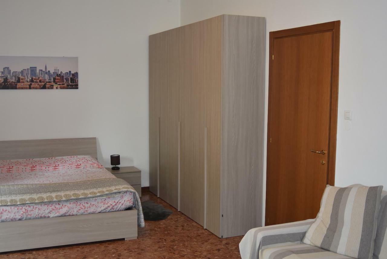 Lo Scoiattolo Bed & Breakfast เวโรนา ภายนอก รูปภาพ